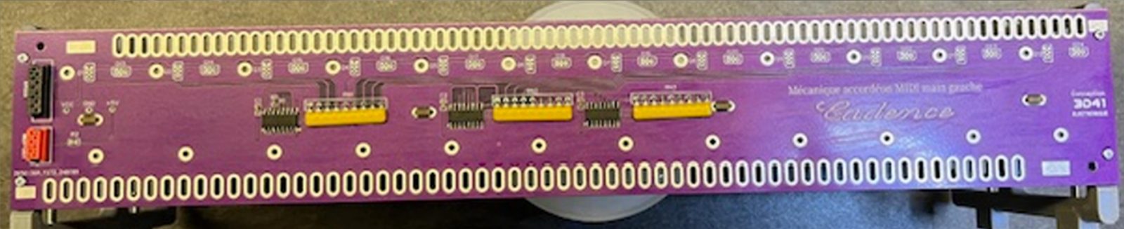 Le circuit imprimé qui porte l’électronique MIDI